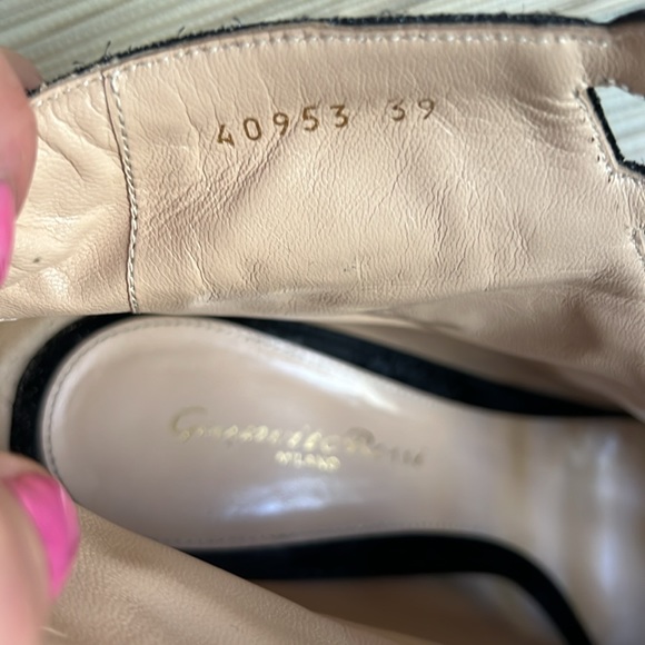 90% Off GIANVITO ROSSI Embroidered Black Velvet Button Bootie Womens 39 8 8.5 - Picture 13 of 17